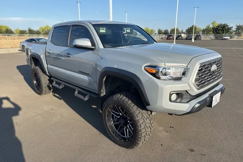 2020 Toyota Tacoma TRD Off-Road V6 photo 1