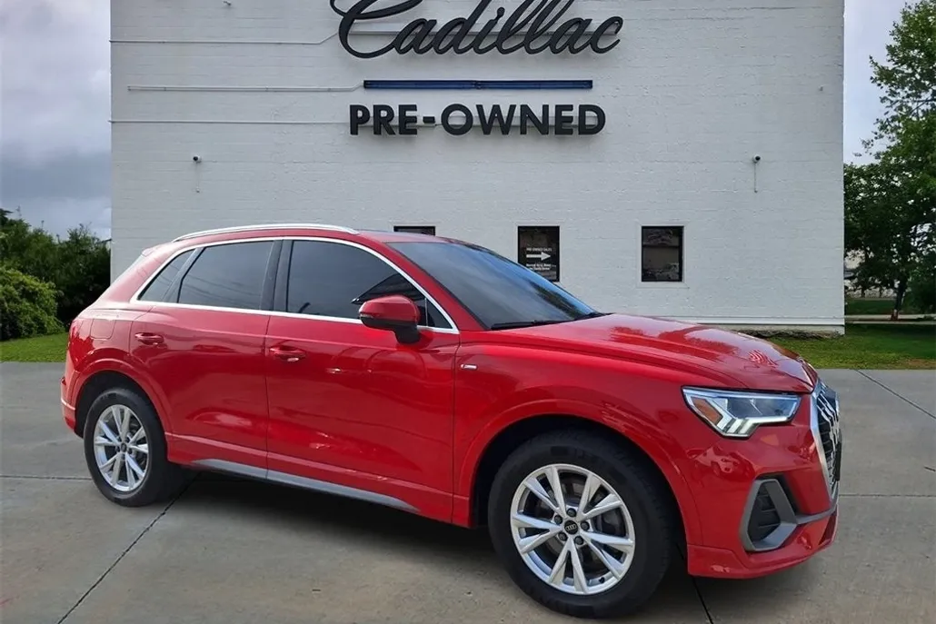 2023 Audi Q3 S line Premium photo 1