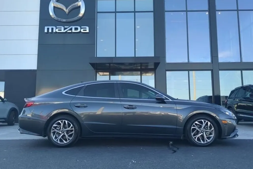 2022 Hyundai Sonata SEL photo 1