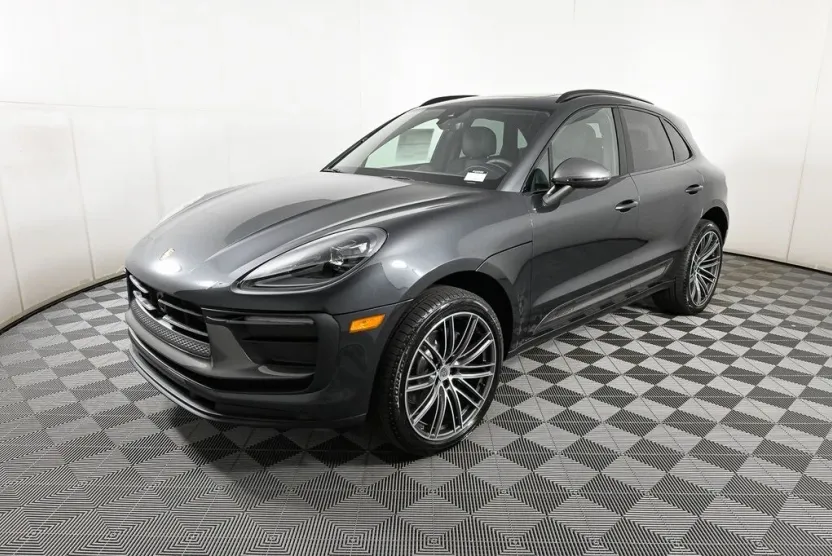 2026 Porsche Macan T photo 1