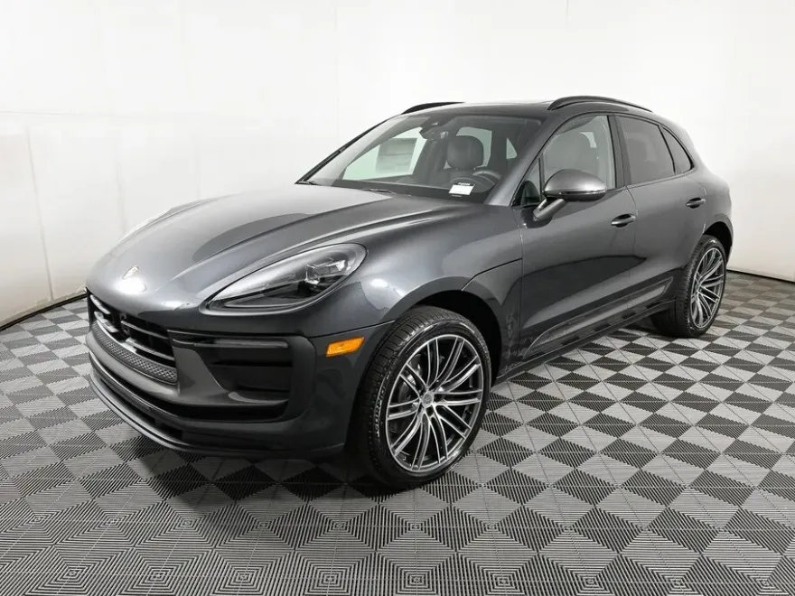 2026 Porsche Macan T photo 1