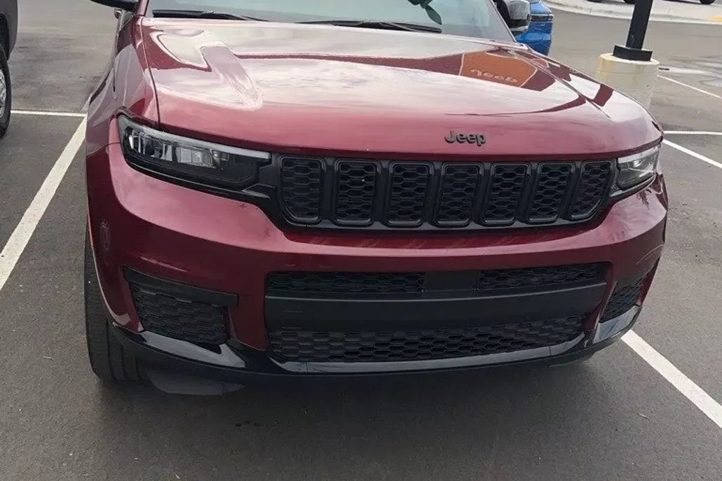 2023 Jeep Grand Cherokee Altitude photo 1