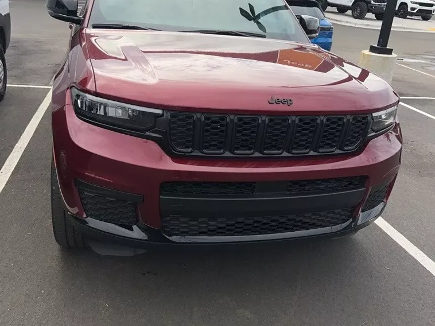 2023 Jeep Grand Cherokee Altitude photo 1