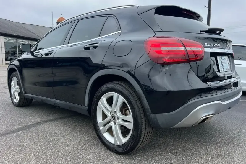 2019 Mercedes Benz GLA 250 photo 1