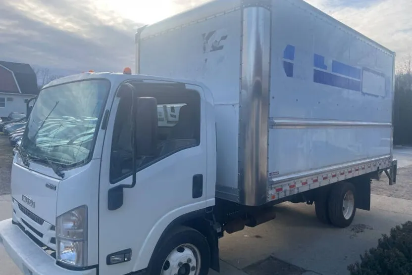 2020 Isuzu NPR photo 1