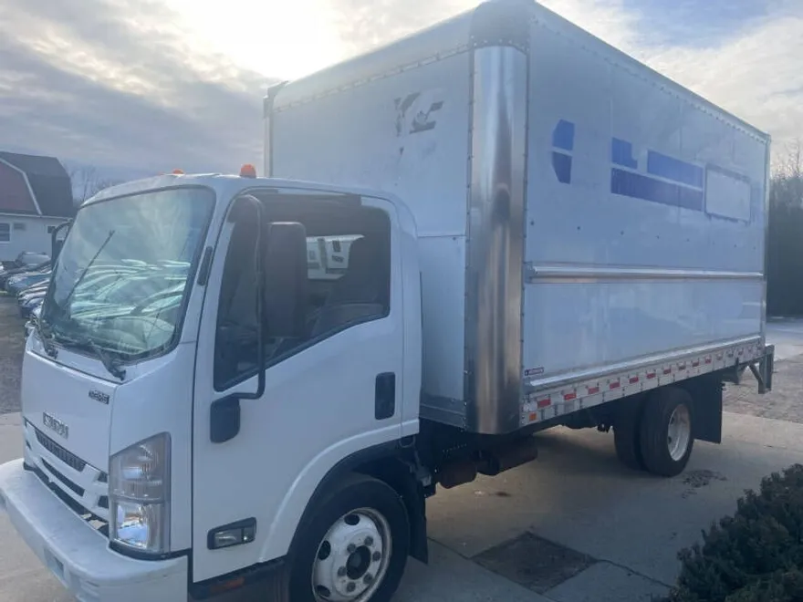 2020 Isuzu NPR photo 1