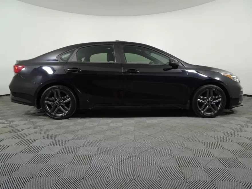 2021 Kia Forte GT-Line photo 1