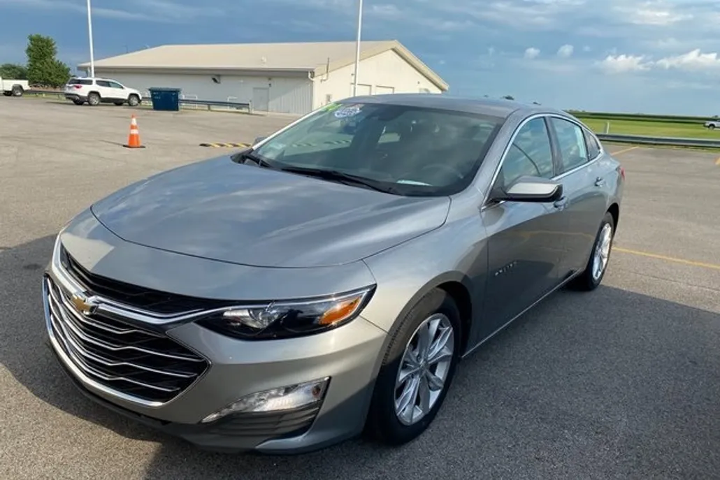 2024 Chevrolet Malibu 1LT photo 1