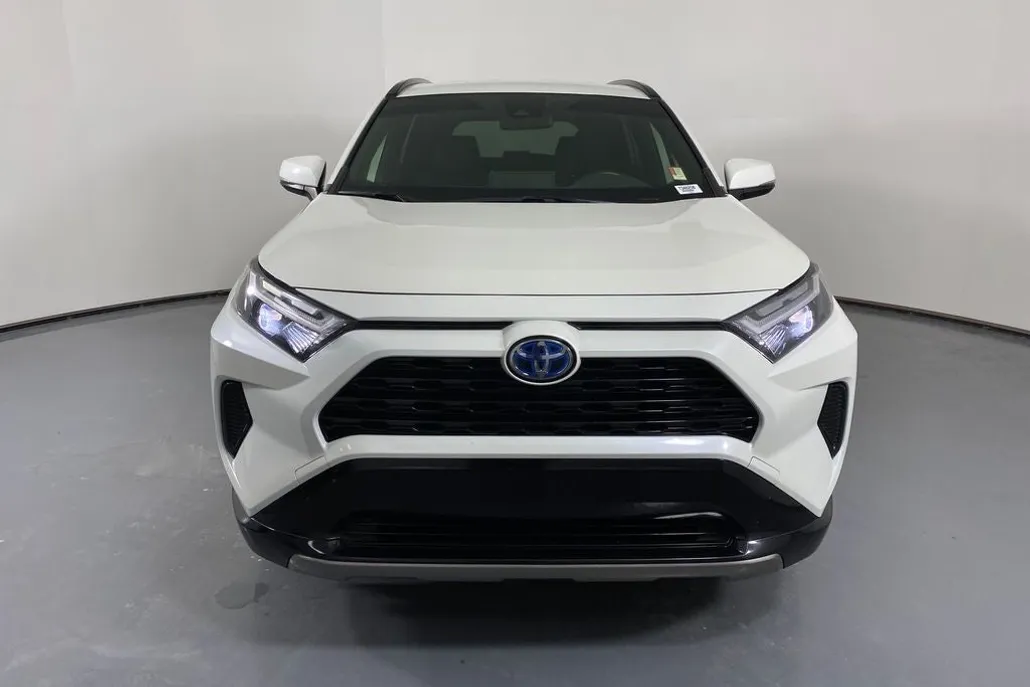 2022 Toyota RAV4 Hybrid SE photo 1