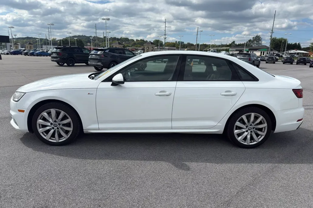 2018 Audi A4 Premium photo 1
