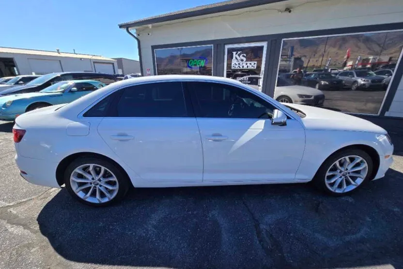2019 Audi A4 Premium Plus 40 TFSI photo 1