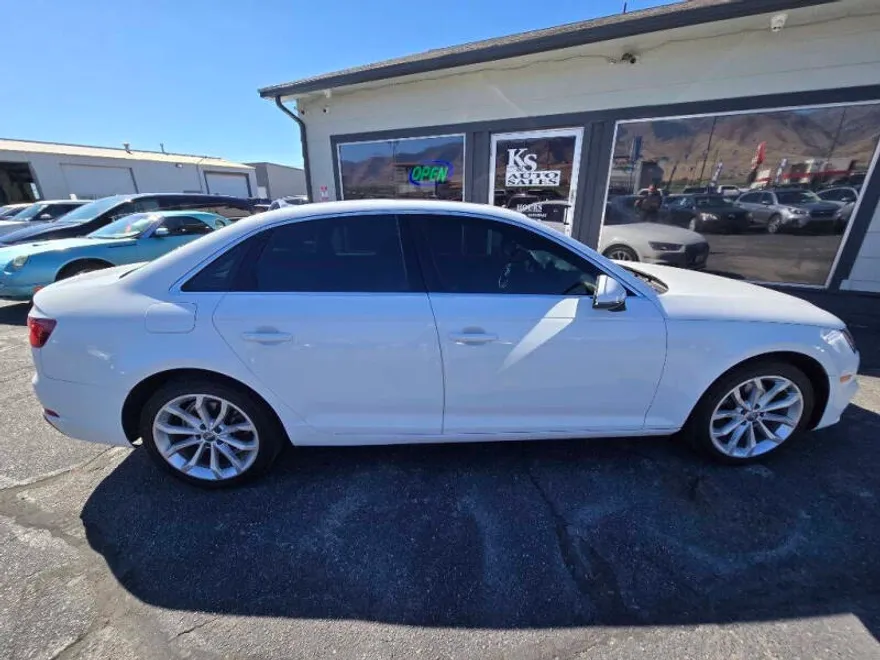 2019 Audi A4 Premium Plus 40 TFSI photo 1