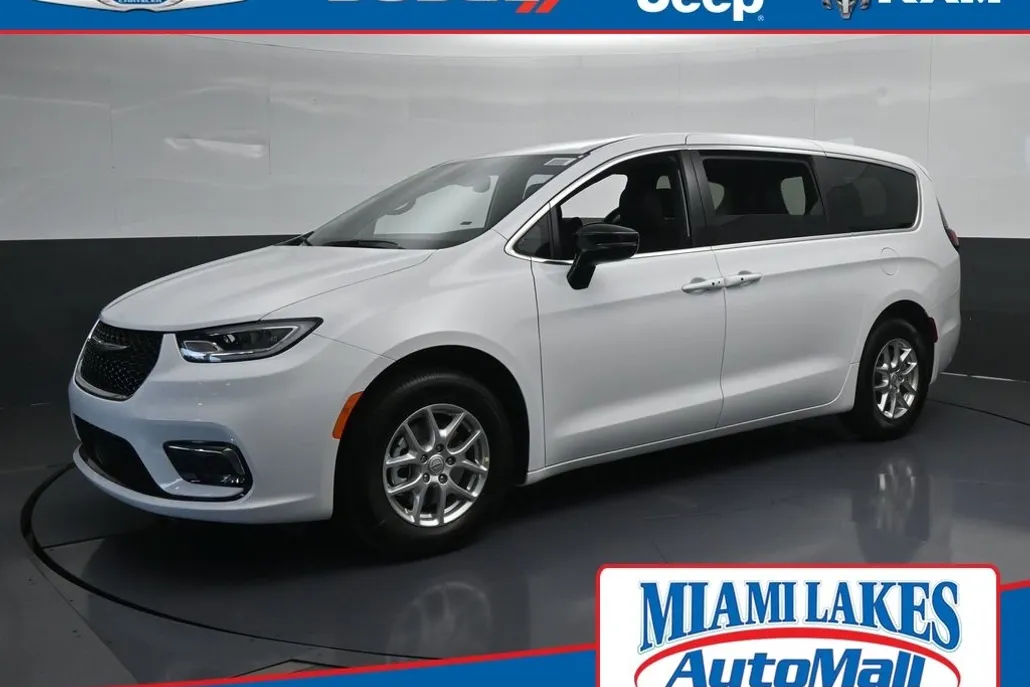 2025 Chrysler Pacifica Touring photo 1