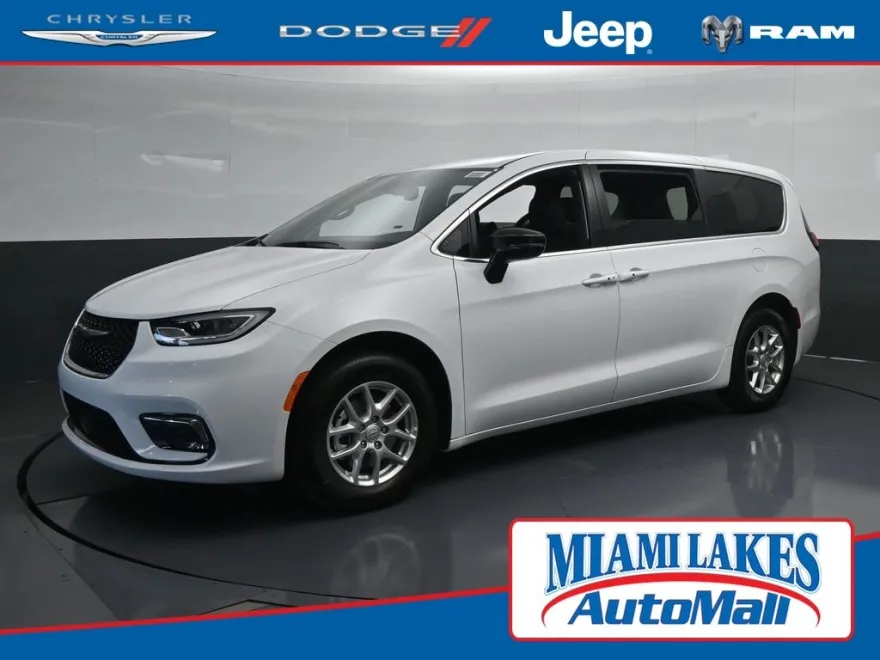 2025 Chrysler Pacifica Touring photo 1