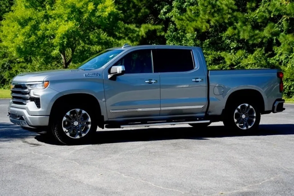 2024 Chevrolet Silverado 1500 High Country photo 1