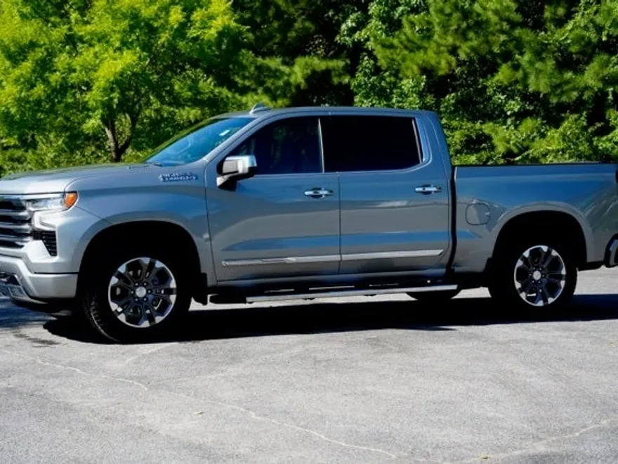 2024 Chevrolet Silverado 1500 High Country photo 1