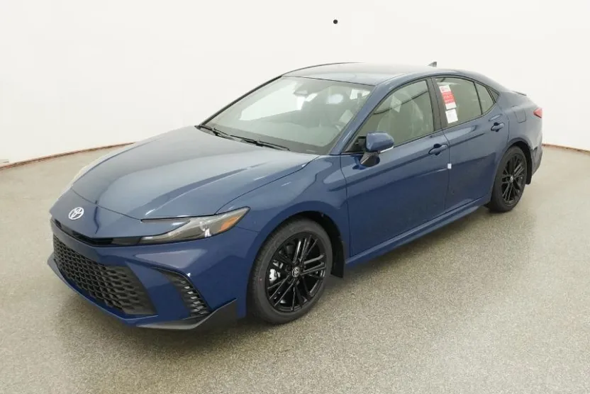 2025 Toyota Camry SE photo 1