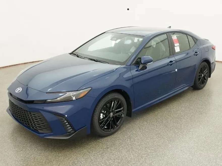 2025 Toyota Camry SE photo 1
