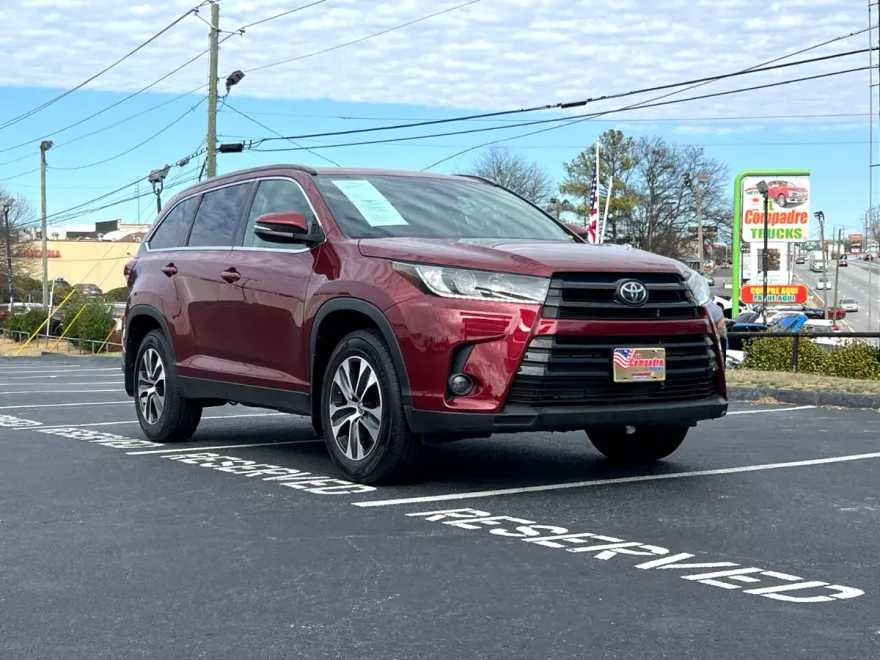 2019 Toyota Highlander XLE photo 1