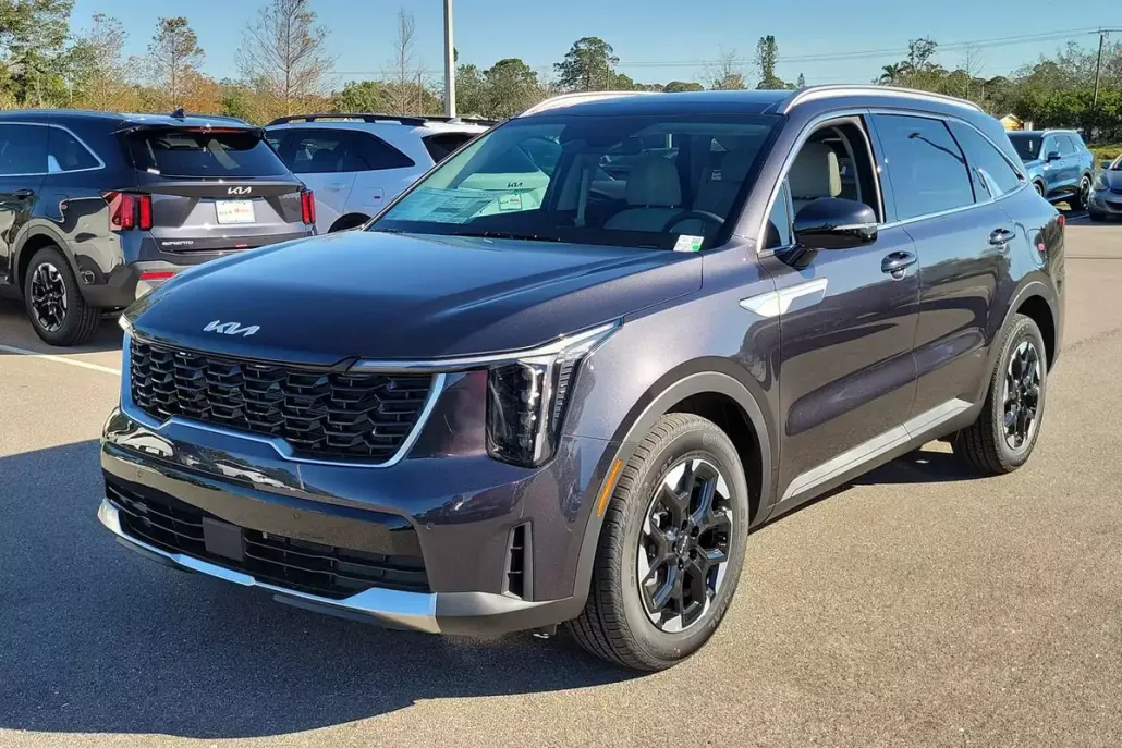 2025 Kia Sorento S photo 1