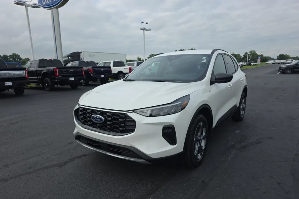 2025 Ford Escape ST-Line photo 1
