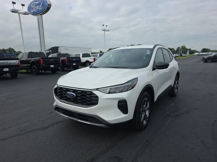 2025 Ford Escape ST-Line photo 1