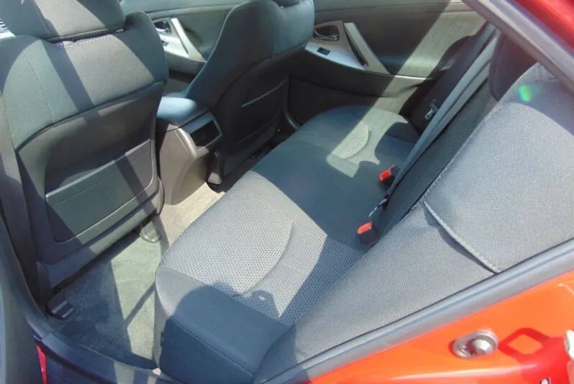 2009 Toyota Camry SE photo 1