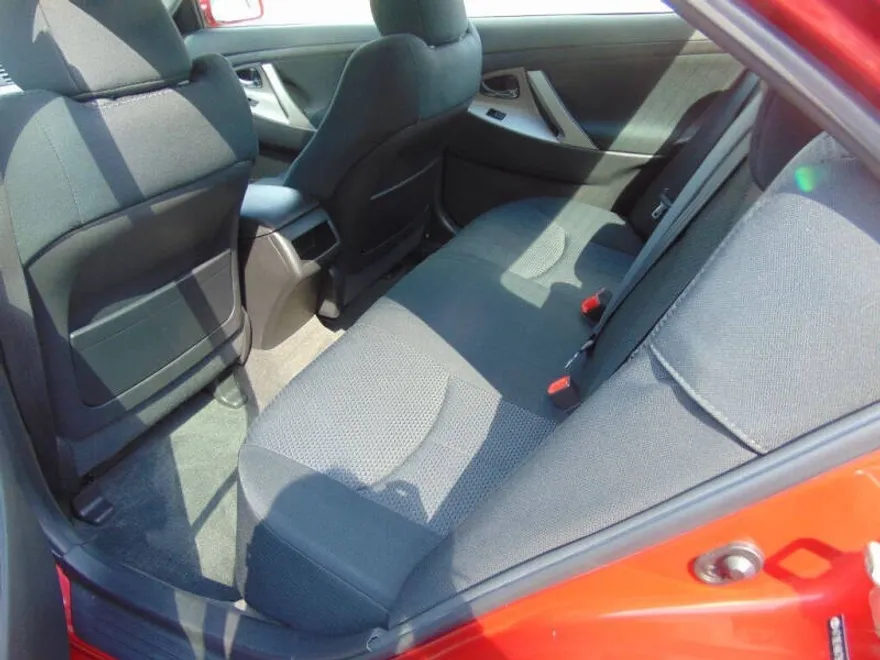 2009 Toyota Camry SE photo 1