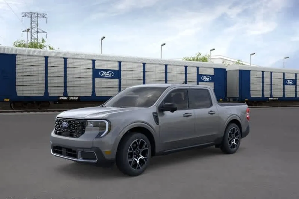 2025 Ford Maverick Lariat photo 1