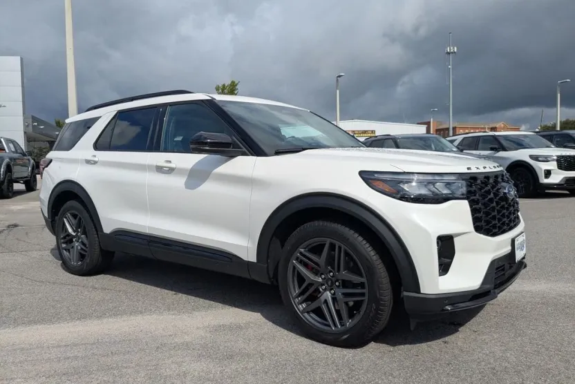 2025 Ford Explorer ST photo 1