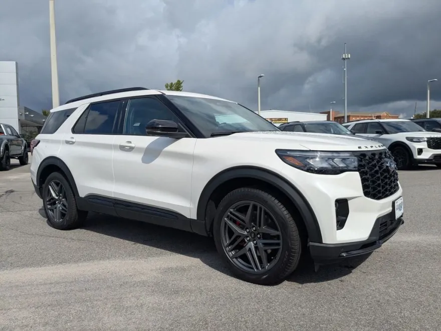 2025 Ford Explorer ST photo 1