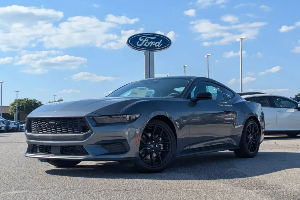 2025 Ford Mustang EcoBoost photo 1
