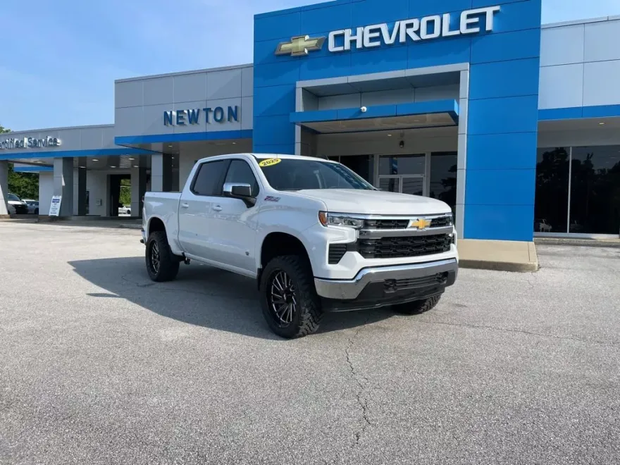 2025 Chevrolet Silverado 1500 LT photo 1