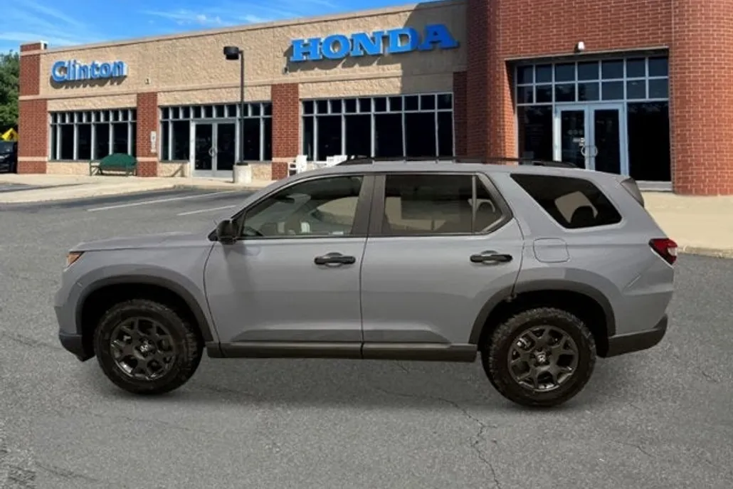 2025 Honda Pilot TrailSport photo 1