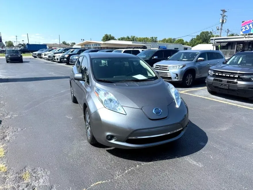 2017 Nissan Leaf SV photo 1