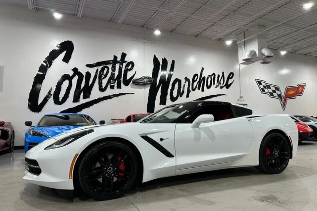 2015 Chevrolet Corvette Stingray Coupe 2LT Z51 photo 1