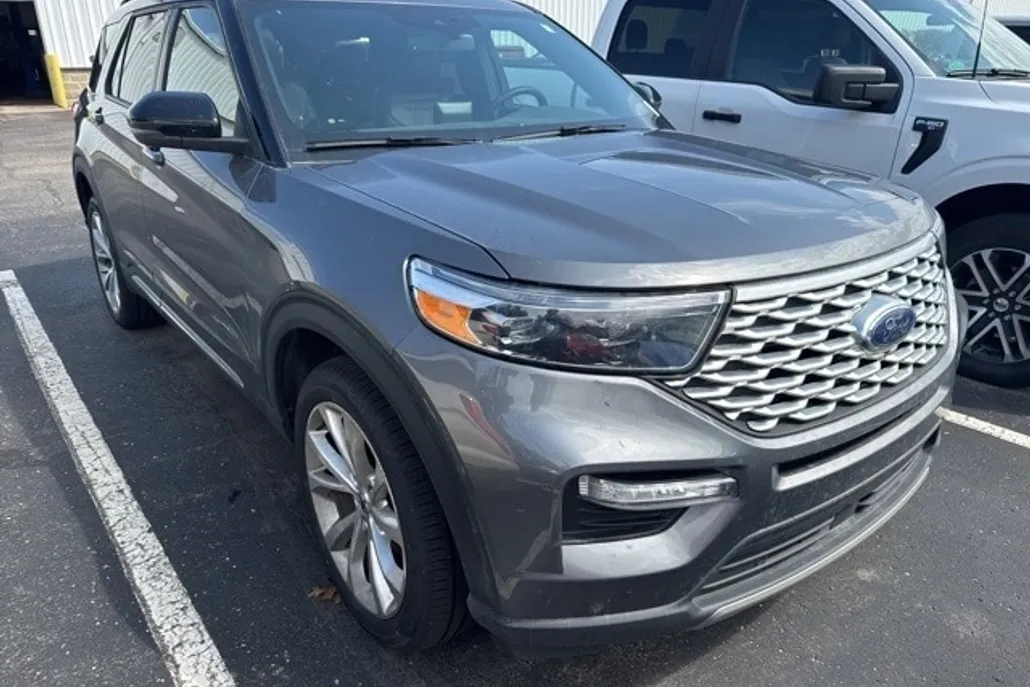 2022 Ford Explorer Platinum photo 1