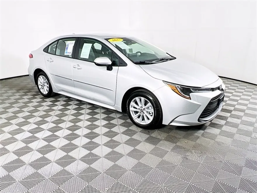 2025 Toyota Corolla LE Premium photo 1