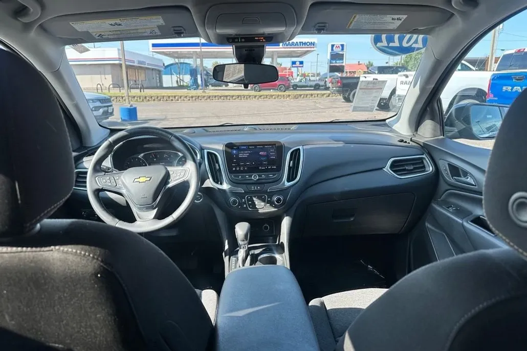 2022 Chevrolet Equinox LT photo 1