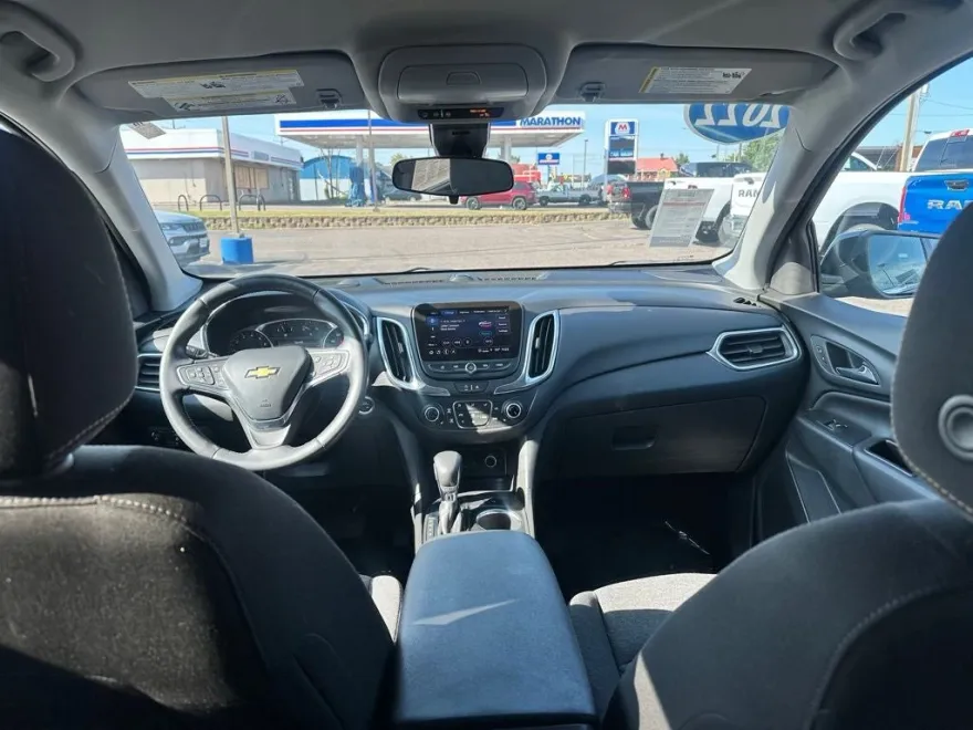2022 Chevrolet Equinox LT photo 1