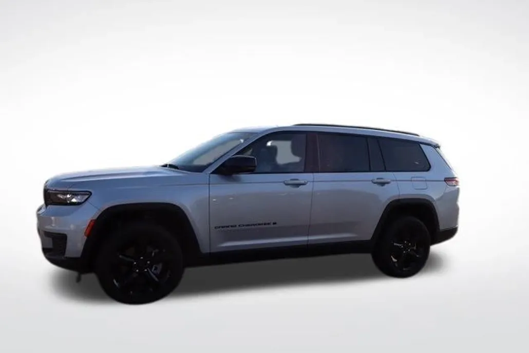 2023 Jeep Grand Cherokee Altitude photo 1