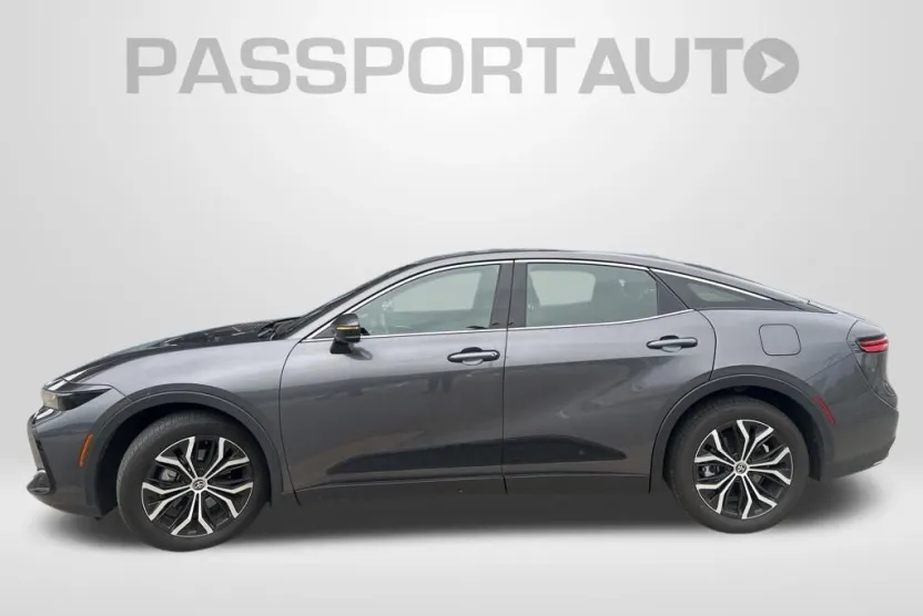 2023 Toyota Crown XLE photo 1