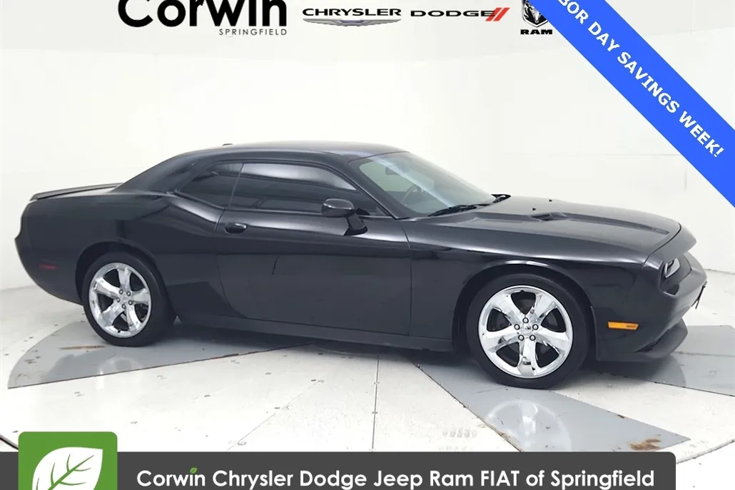 2013 Dodge Challenger SXT photo 1