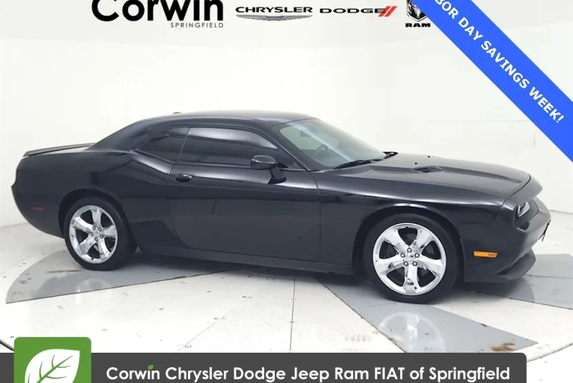 2013 Dodge Challenger SXT photo 1