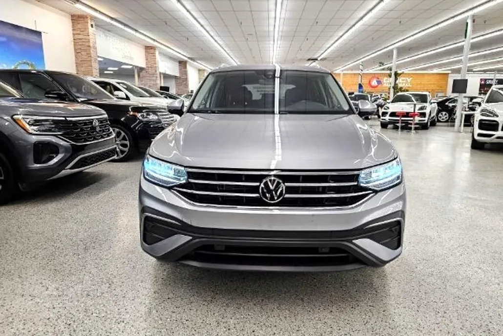 2024 Volkswagen Tiguan SE Wolfsburg Edition photo 1
