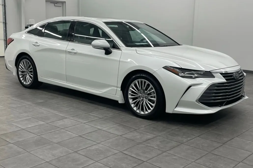 2021 Toyota Avalon Limited photo 1