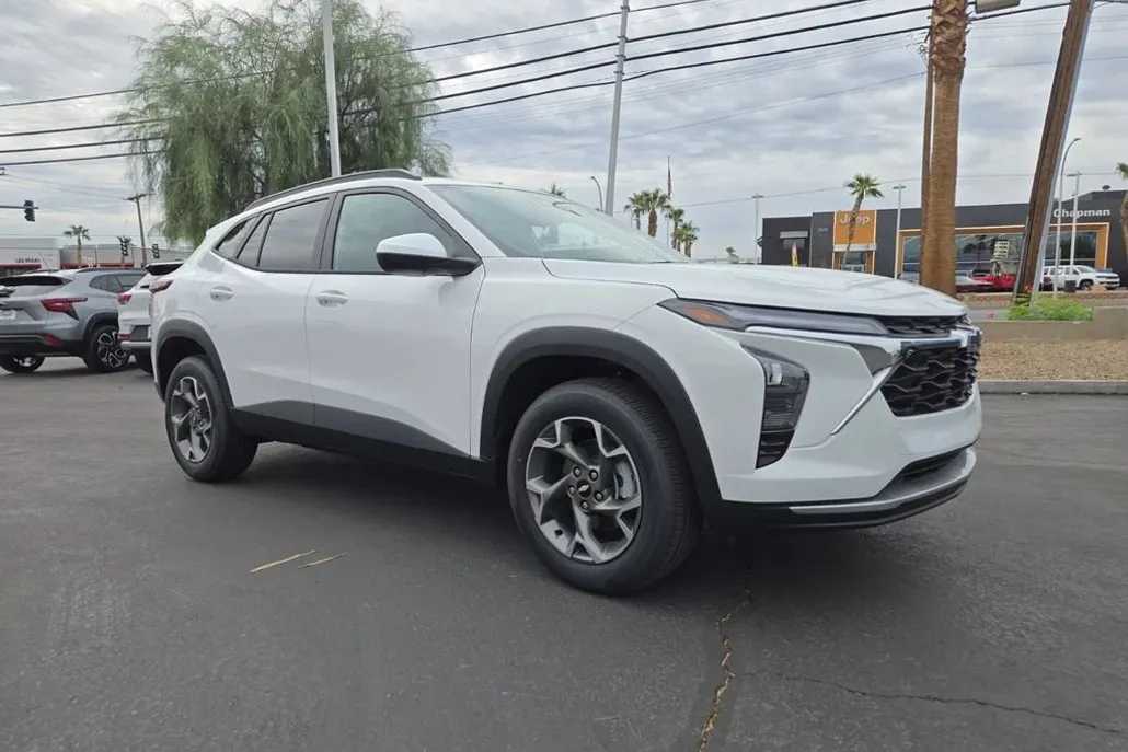 2026 Chevrolet Trax LT photo 1