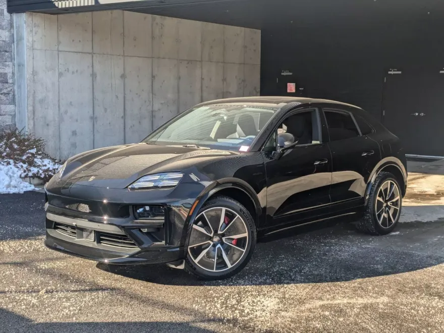 2025 Porsche Macan Electric Turbo photo 1