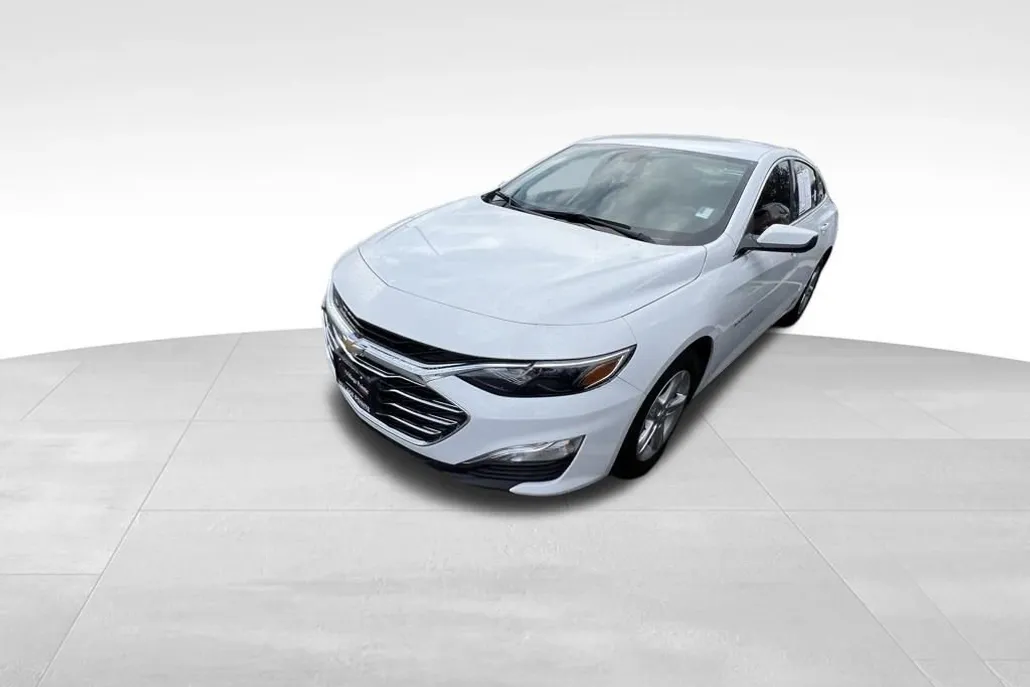 2024 Chevrolet Malibu LS photo 1