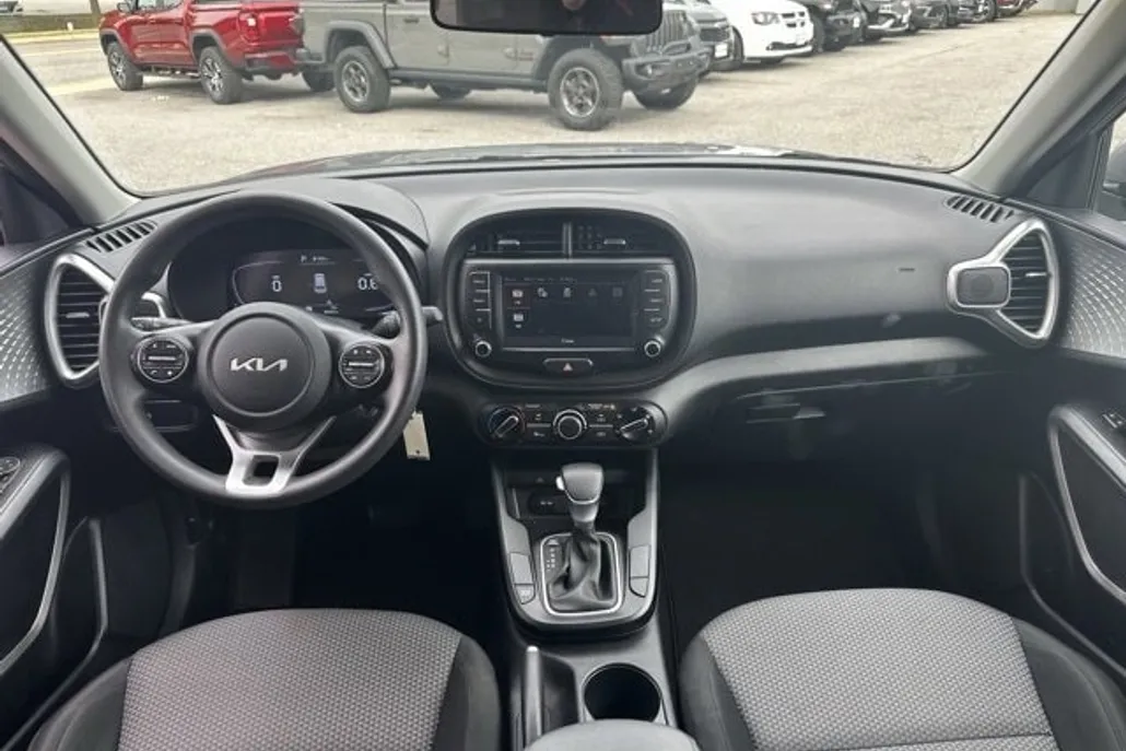 2023 Kia Soul LX photo 1